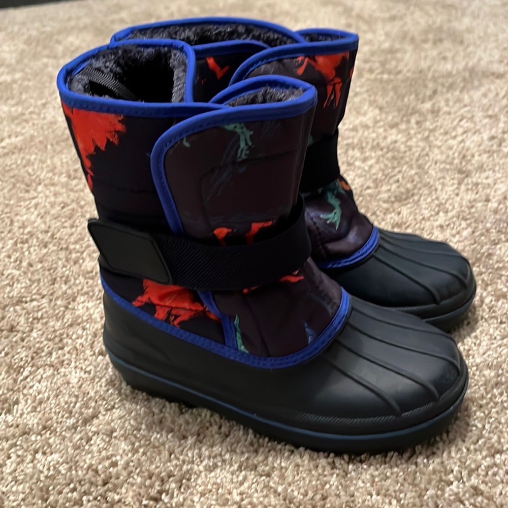 Children’s Place Boys Dinosaur Snow Boots 11